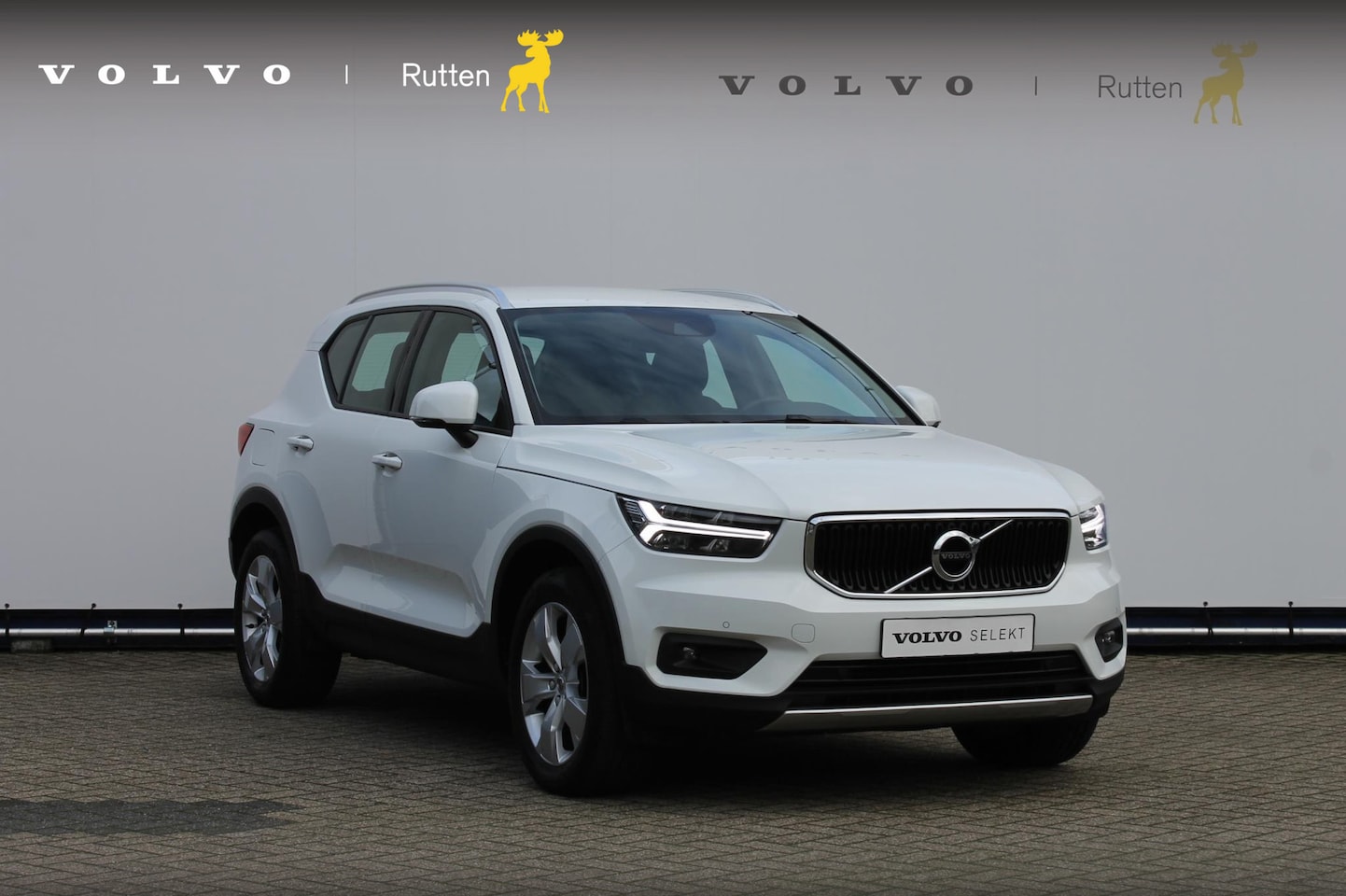 Volvo XC40 - T3 163PK Automaat Business Pro Navigatie / Trekhaak / Adaptieve Cruise Control / 18" licht - AutoWereld.nl
