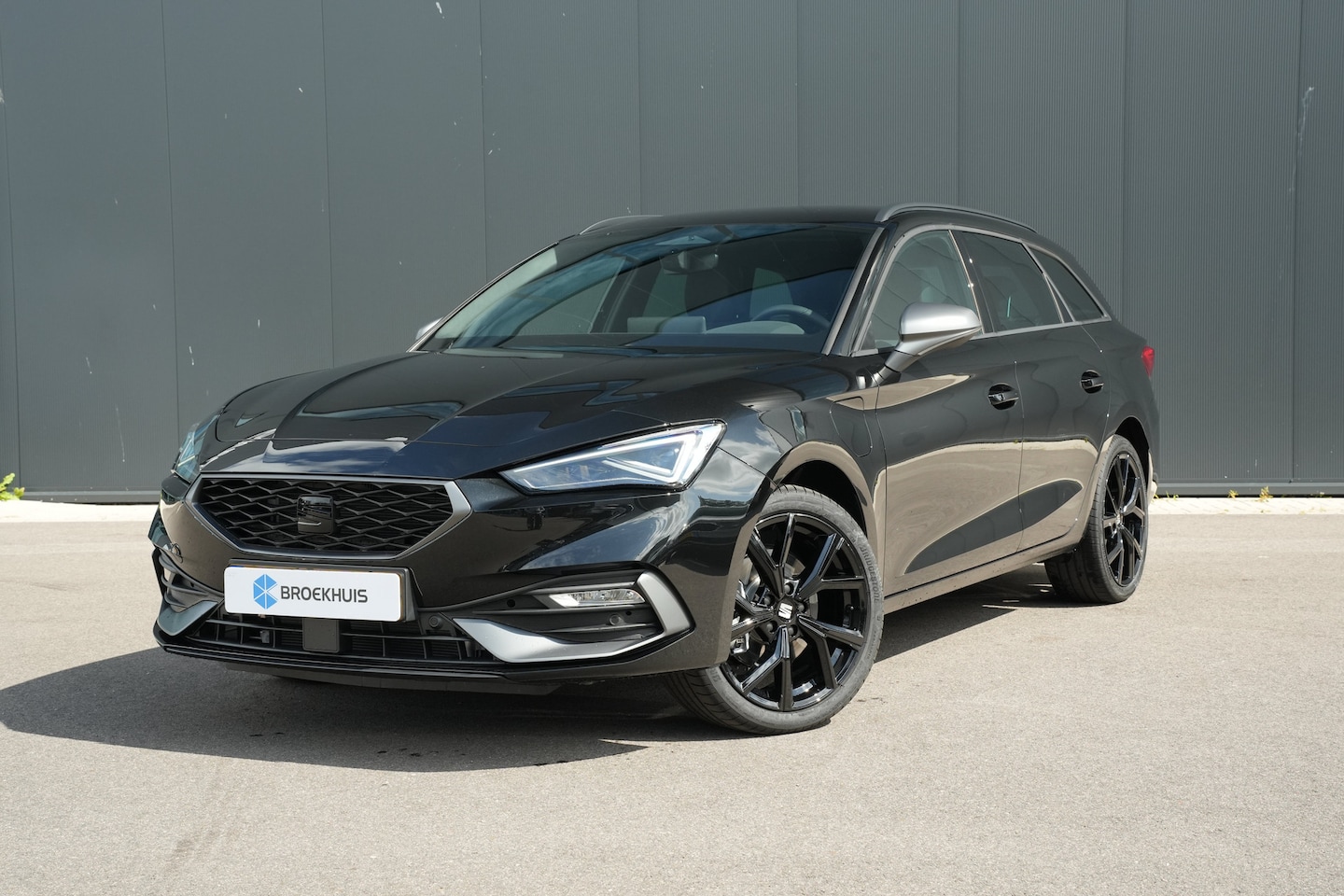 SEAT Leon Sportstourer - 1.5TSI eHybrid 204pk FR Business | Wegklapbare trekhaak | Matrix LED | Keyless | Camera | - AutoWereld.nl