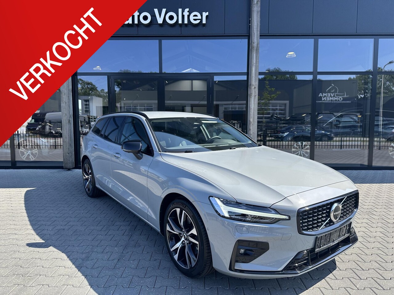 Volvo V60 - 2.0 B4 Plus Dark ACC|360|Vapour Grey - AutoWereld.nl
