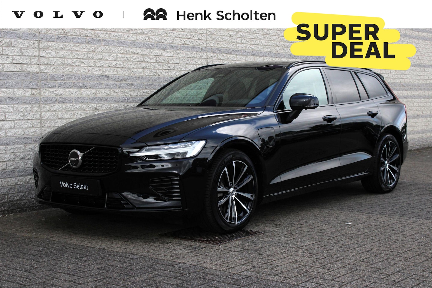 Volvo V60 - T8 Plug-in hybrid AWD Plus Dark | Panoramadak | Trekhaak | Verwarmbare voorstoelen, achter - AutoWereld.nl