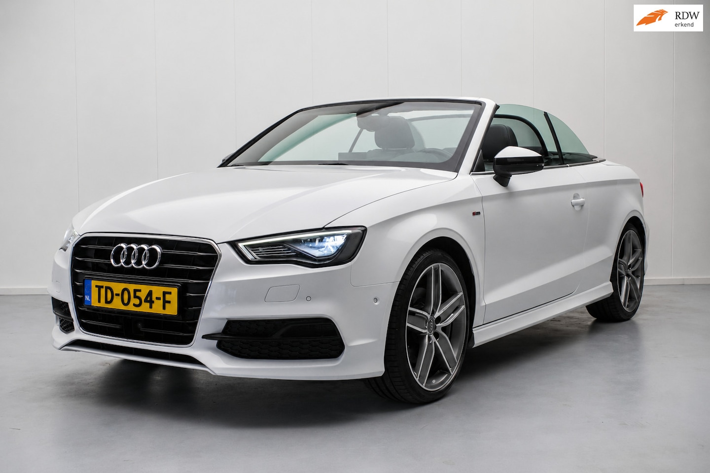 Audi A3 Cabriolet - 1.8 TFSI 180PK 3X S LINE Aut [ Nekverwarming Adaptive Cruise Control B&O Full LED Camera S - AutoWereld.nl