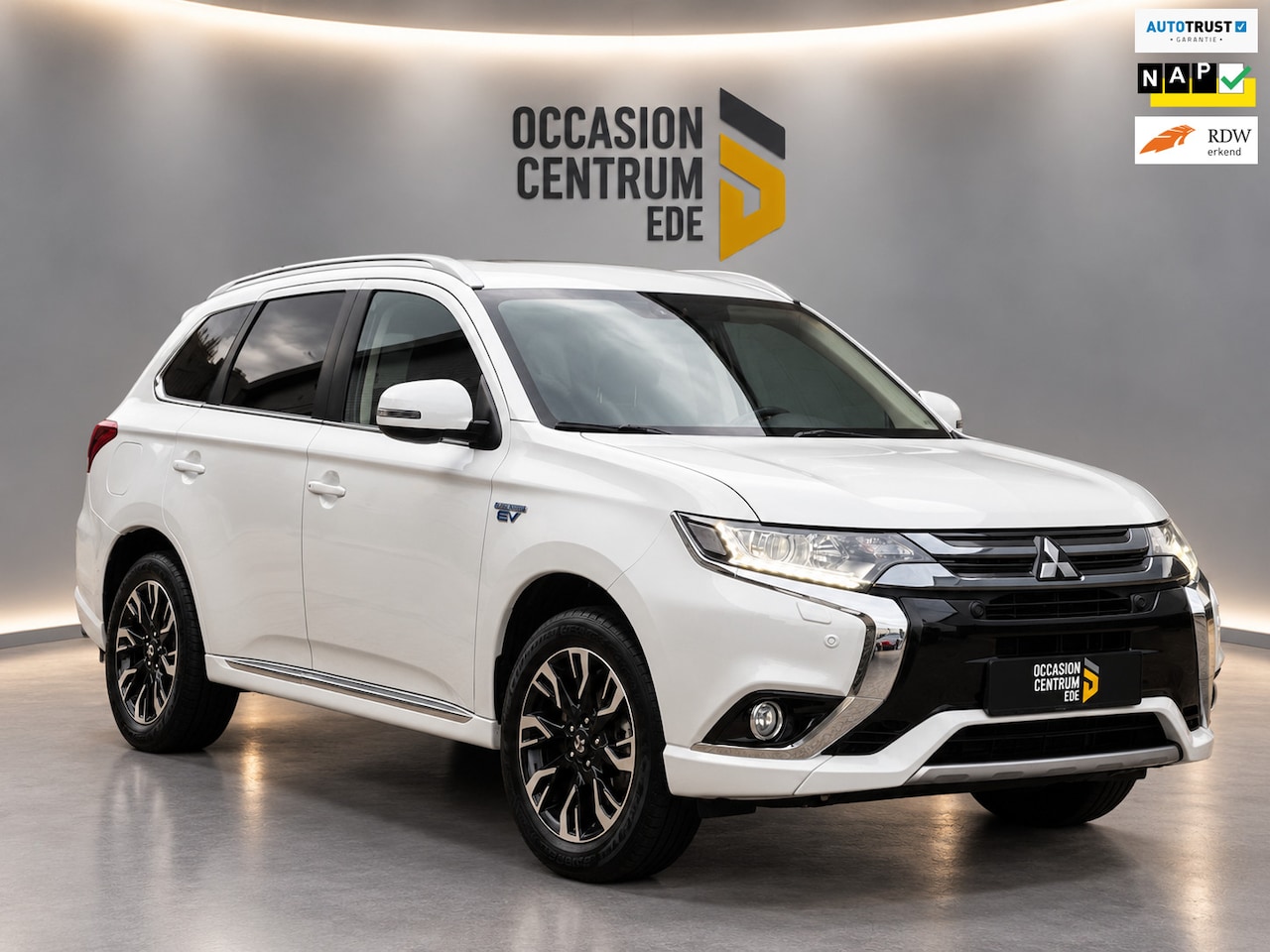 Mitsubishi Outlander - 2.0 PHEV Executive Edition | Facelift | StoelVW | NAP! - AutoWereld.nl