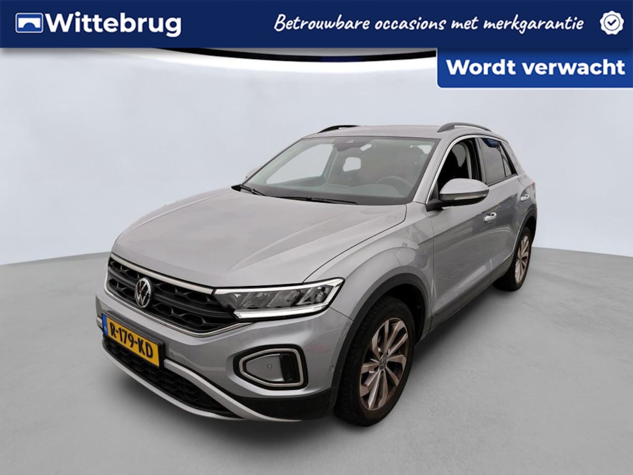 Volkswagen T-Roc - 1.5 TSI 150pk Life DSG Automaat / Navigatie / LM 17 inch / LED / Camera / Park Assist / Af - AutoWereld.nl
