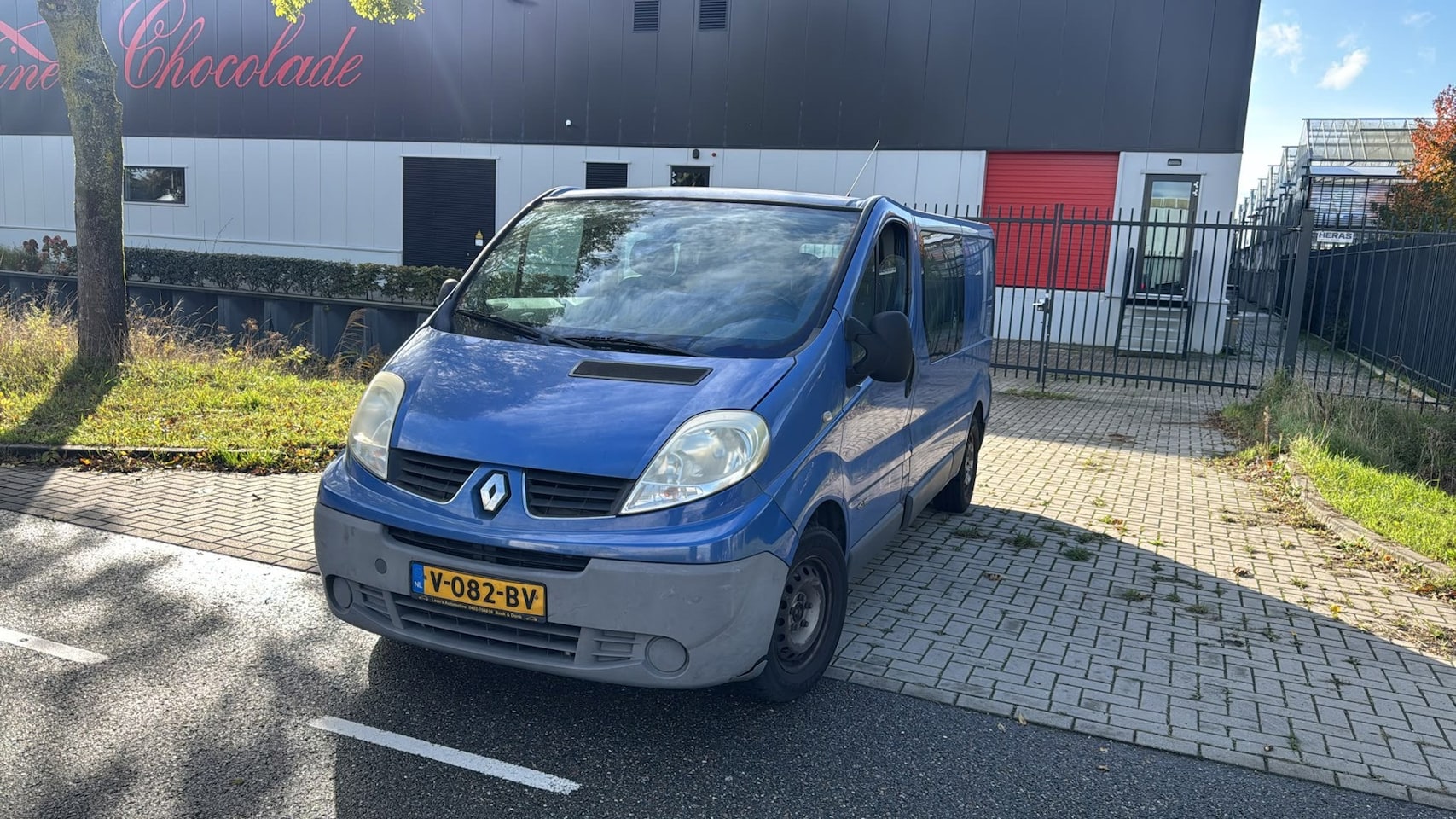 Renault Trafic - 2.5 dCi T29 L2H1 DC DUBBELE CABINE 234.0000 KM AIRCO 6 BAK LANG BLAUW 2009 - AutoWereld.nl