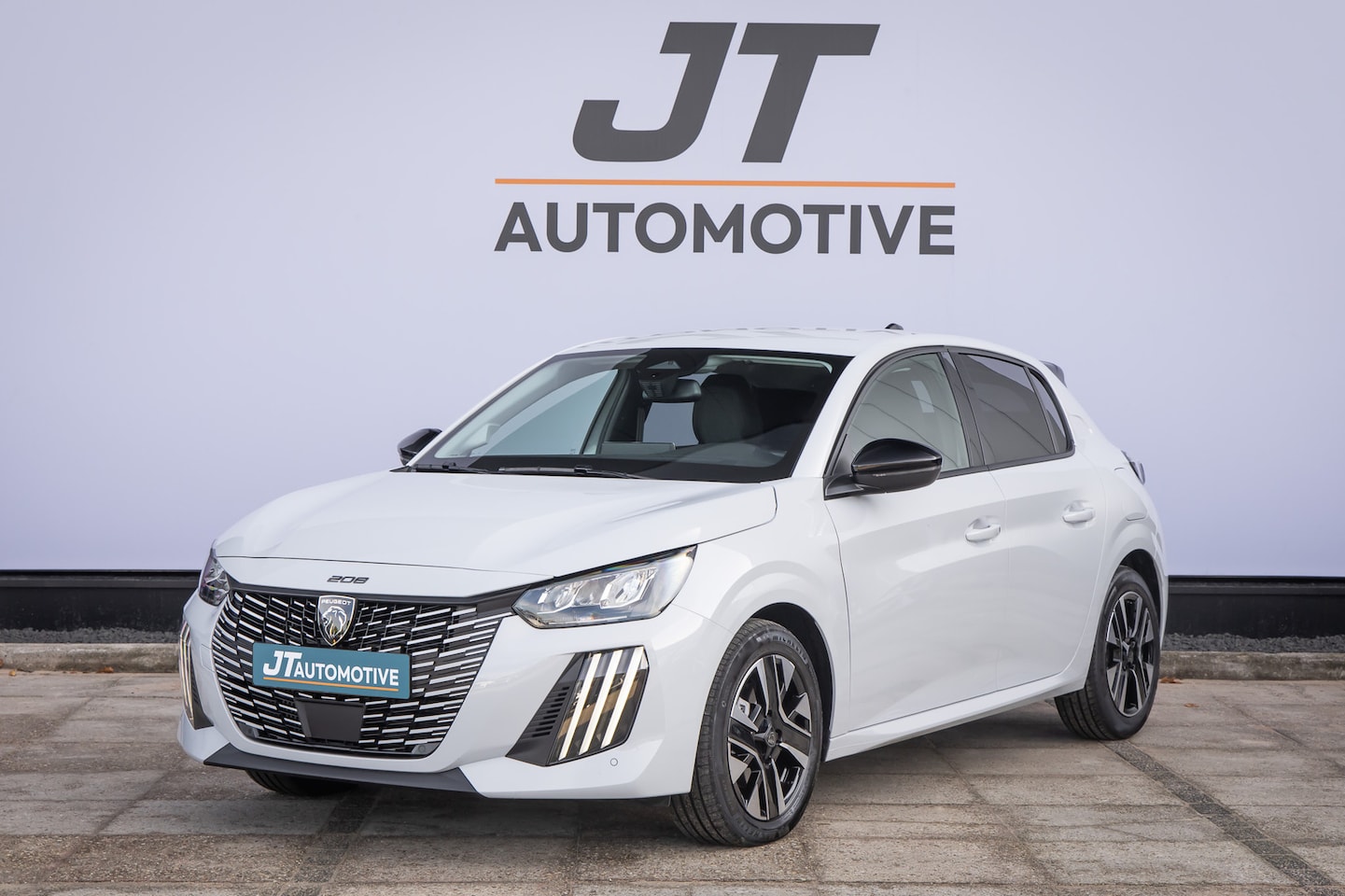 Peugeot 208 - Allure 1.2 Hyb 110pk Half ledere bekleding | Carplay | Cruise Control | Pdc | Dab | Voorru - AutoWereld.nl