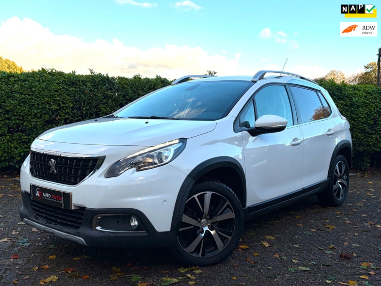 Peugeot 2008 - 1.2 PureTech Allure Trekhaak/achteruitrijcamera/Navi/lm velgen - AutoWereld.nl