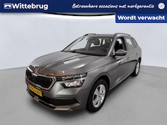 Skoda Kamiq - 1.0 TSI 110pk Ambition / Parkeersensoren / 16"Lm velgen / Metallic lak / Bluetooth hal