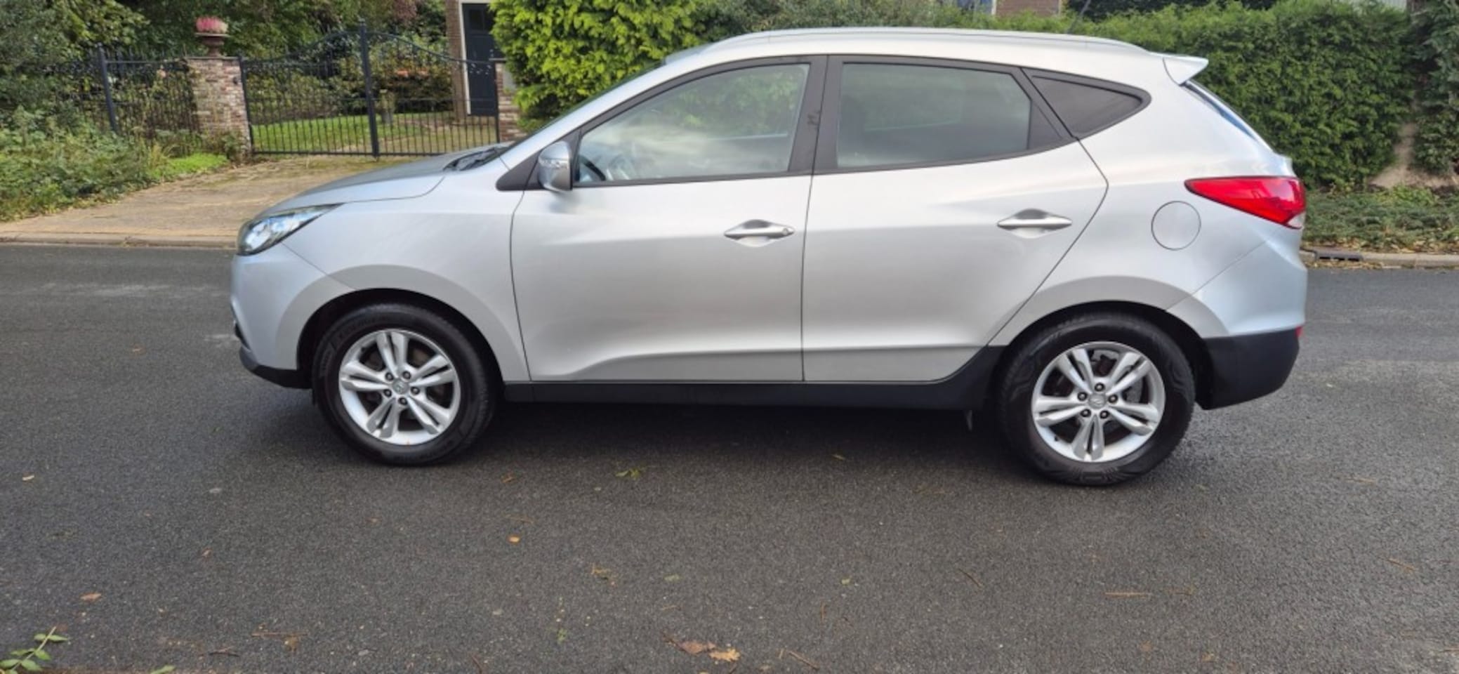Hyundai ix35 - 2.0iBusiness Edition/automaat/leer/camera/trekhaak/cruise/NAP - AutoWereld.nl