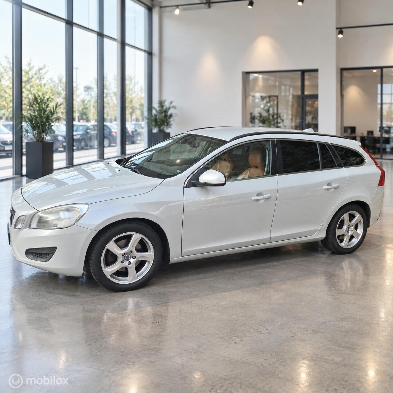 Volvo V60 - 2.0 D3 R-Design 2.0 D3 R-Design - AutoWereld.nl