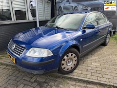 Volkswagen Passat - 2.0 Comfortline AUTOMAAT AIRCO schade