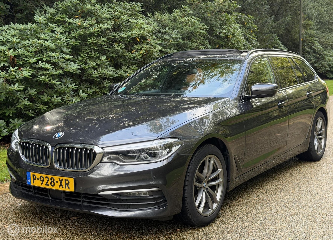 BMW 5-serie Touring - 520d xDrive High Exe Pano Comfortseats - AutoWereld.nl