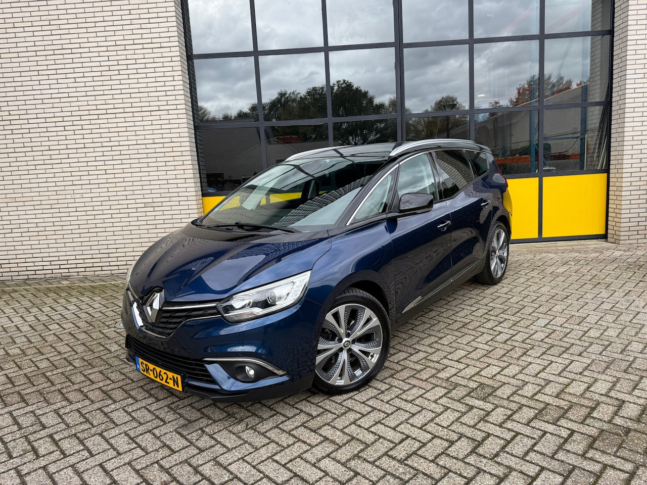 Renault Grand Scénic - 1.3 TCe Intens 7p. 1.3 TCe Intens 7p, Trekhaak, achteruitrijcamera & 4 seizoenen banden - AutoWereld.nl