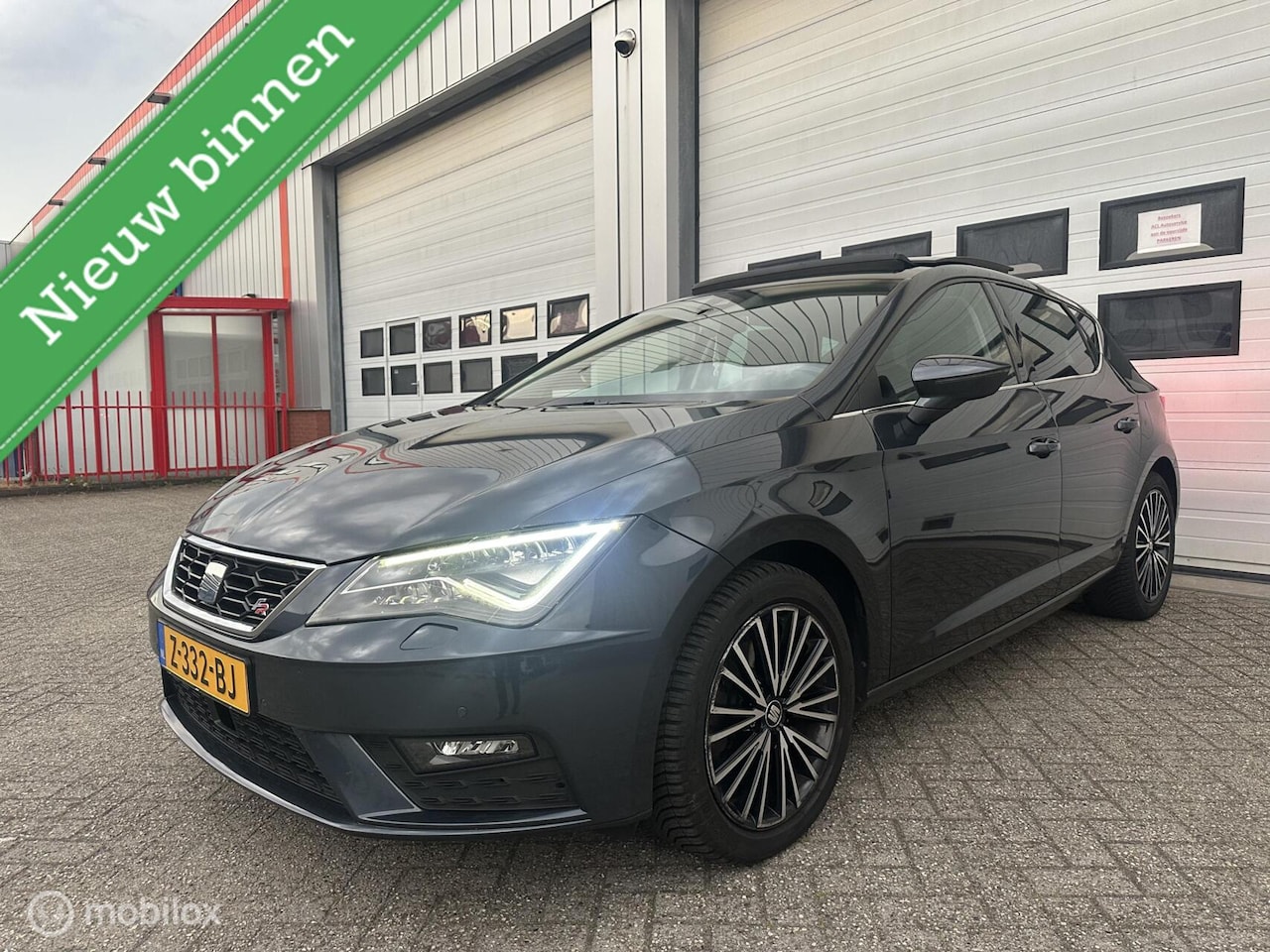 SEAT Leon - 1.5 TSI Xcellence Busines Intense/Pano.Dak/Carplay - AutoWereld.nl