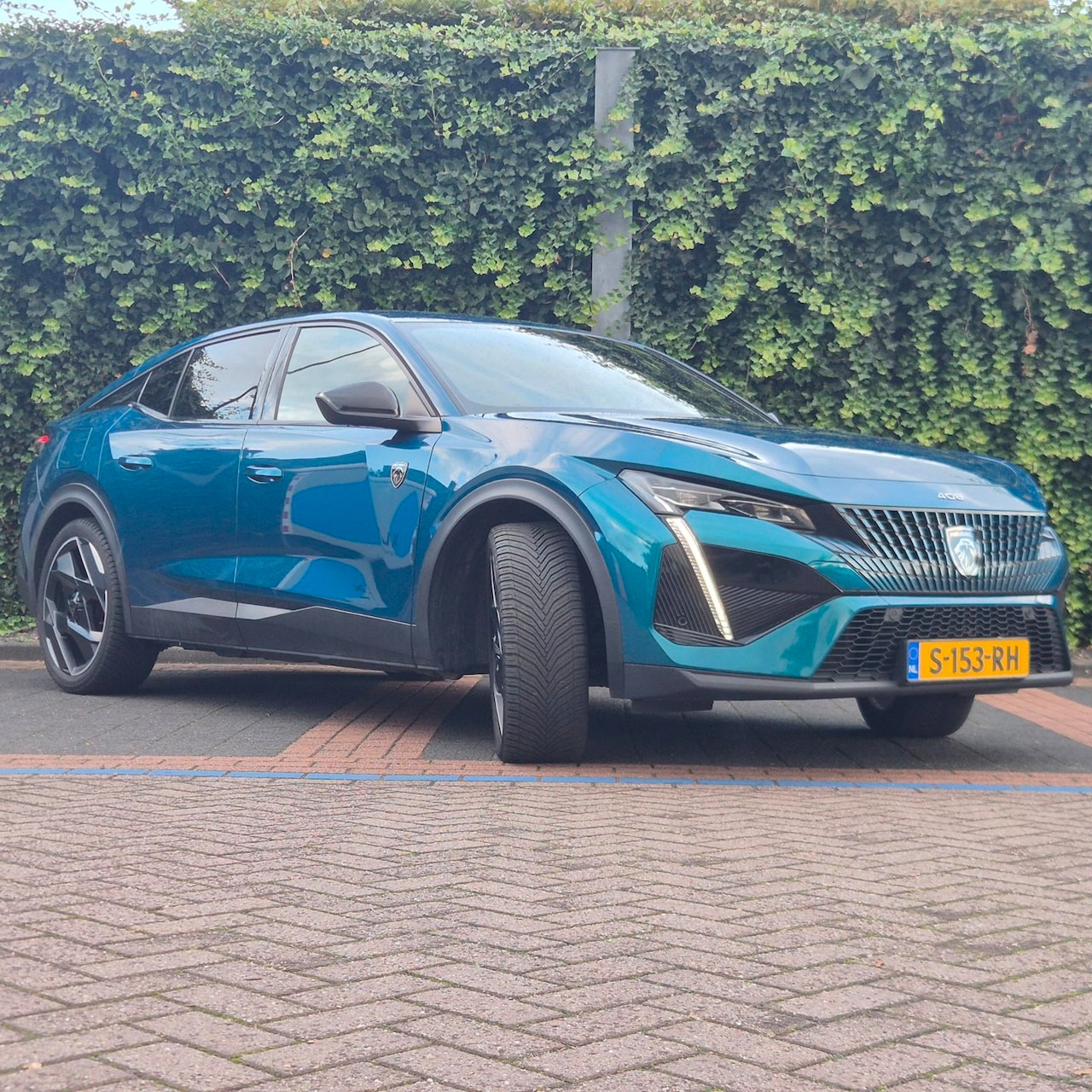 Peugeot 408 - 1.6 HYbrid GT 225 EAT8 First Edition Plug-in Hybrid | Alcantara | Massage | 20 inch | ACC - AutoWereld.nl