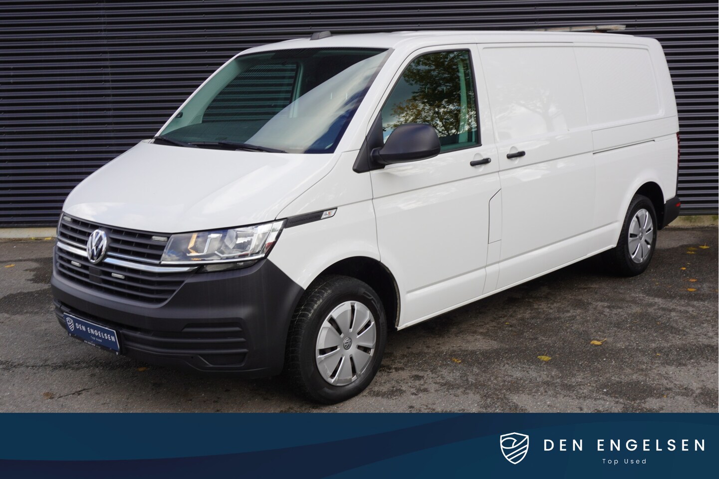 Volkswagen Transporter - 150pk Automaat L2H1 2x Schuifdeur Achterklep Apple carplay Camera Trekhaak ACC Cruise cont - AutoWereld.nl