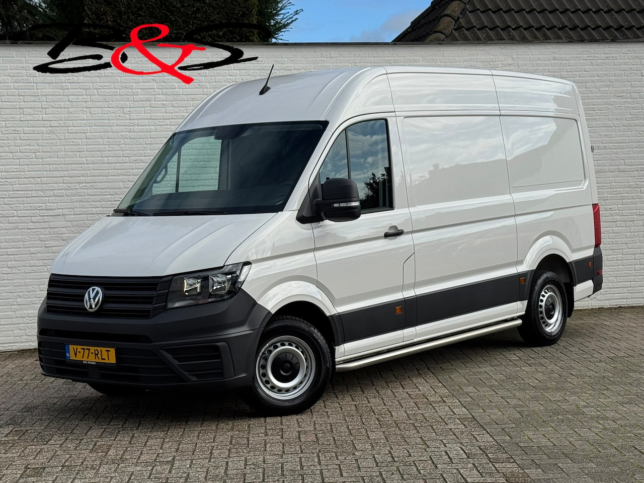 Volkswagen Crafter - 35 2.0 TDI L3H3 RWD Camera Carplay Cruise Navigatie Laadruimte betimmert - AutoWereld.nl