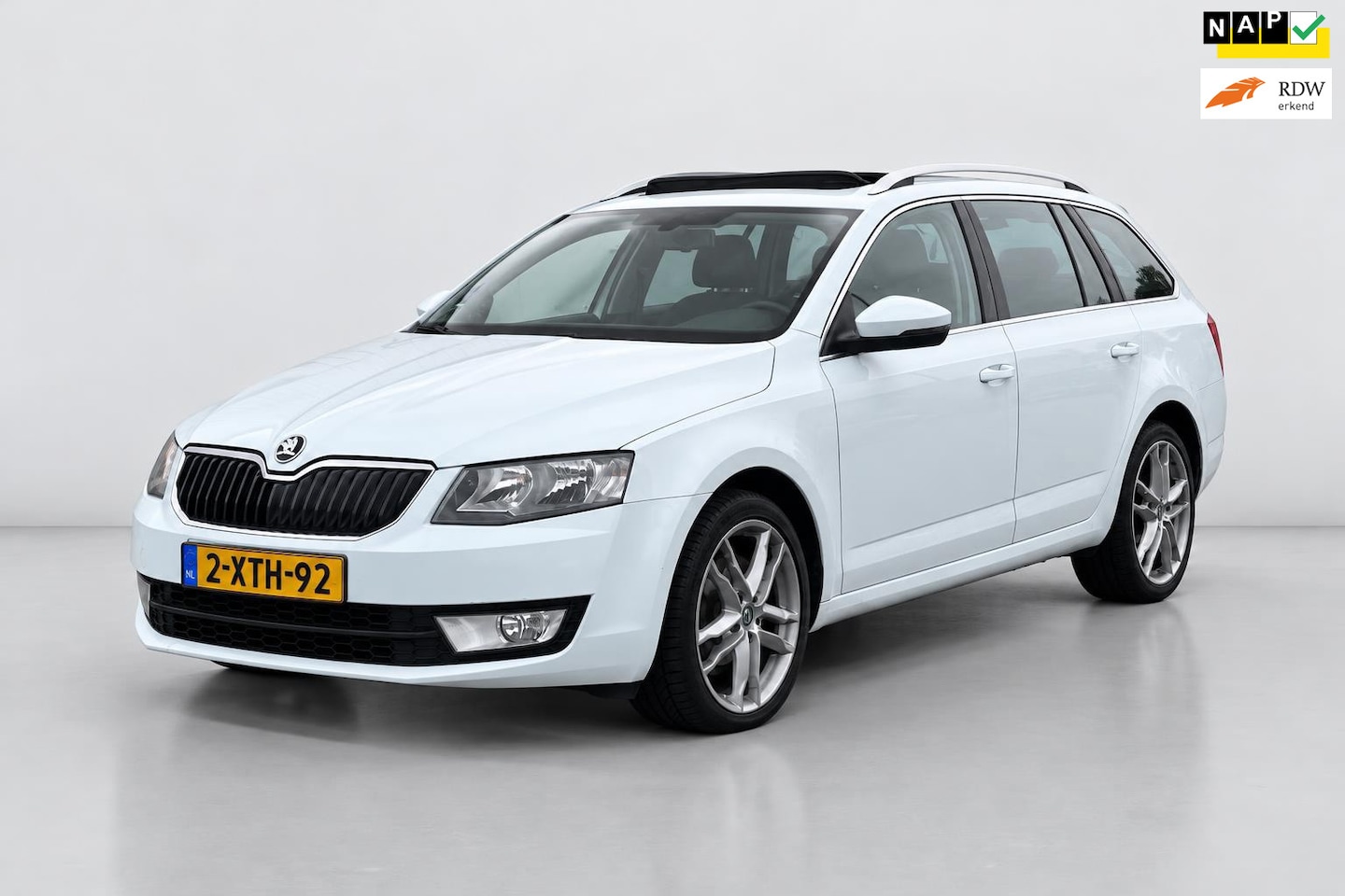 Skoda Octavia Combi - 1.2 TSI Greentech Ambition Bus PANO AUTO LEER NAVI - AutoWereld.nl