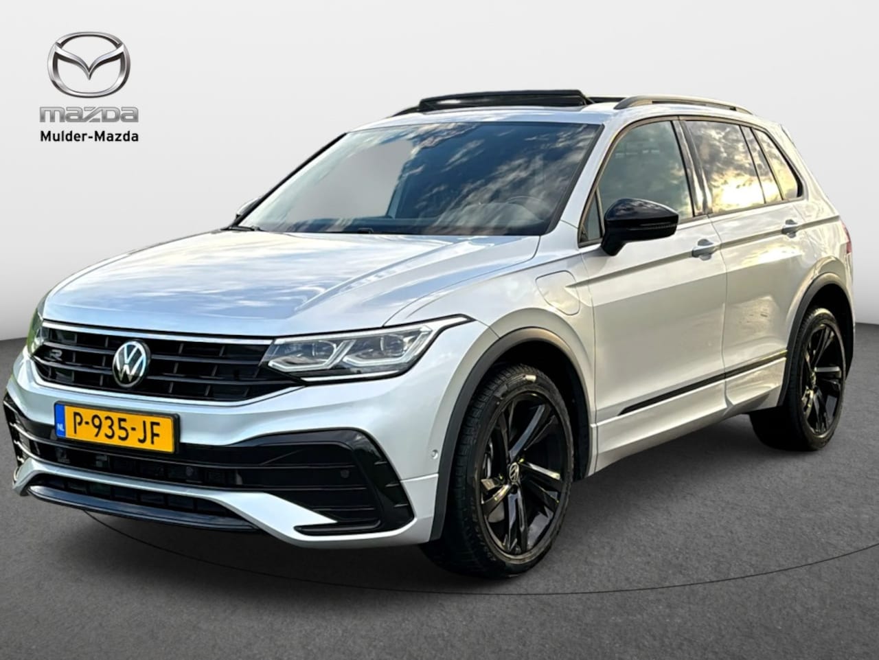 Volkswagen Tiguan - 1.4 TSI eHybrid R-Line Business+ | Panoramadak | Black Optik | Trailerpack - AutoWereld.nl