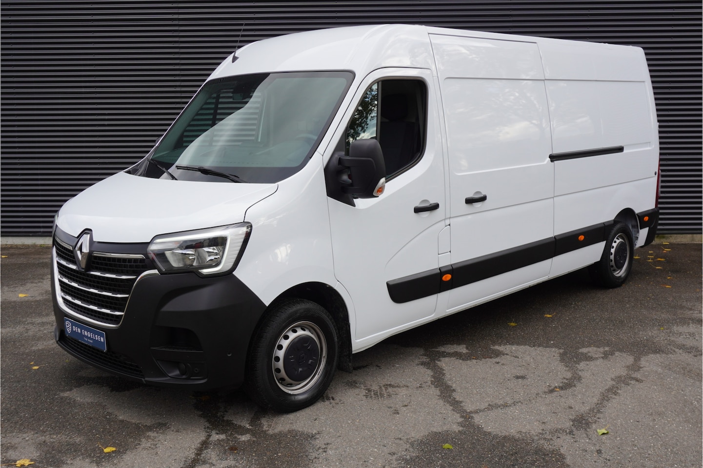 Renault Master - 180pk Automaat L3H2 2x schuifdeur Apple Carplay Trekhaak Cruise control Standkachel - AutoWereld.nl