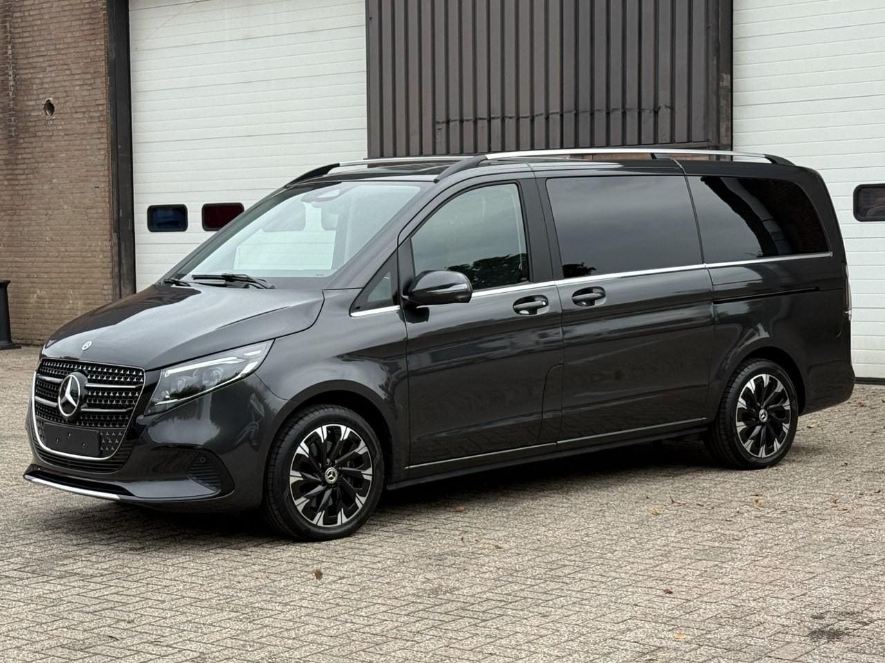 Mercedes-Benz V-klasse - V250 / Leer / Avantgarde / 360 camera / Navi / LED / Afnb trekhaak - AutoWereld.nl