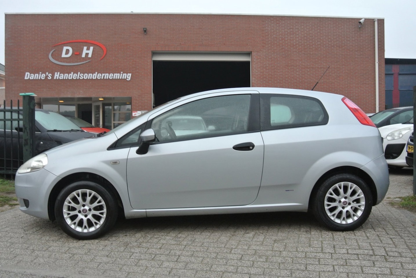 Fiat Grande Punto - 1.2 Active airco nieuwe apk inruil mogelijk nap - AutoWereld.nl