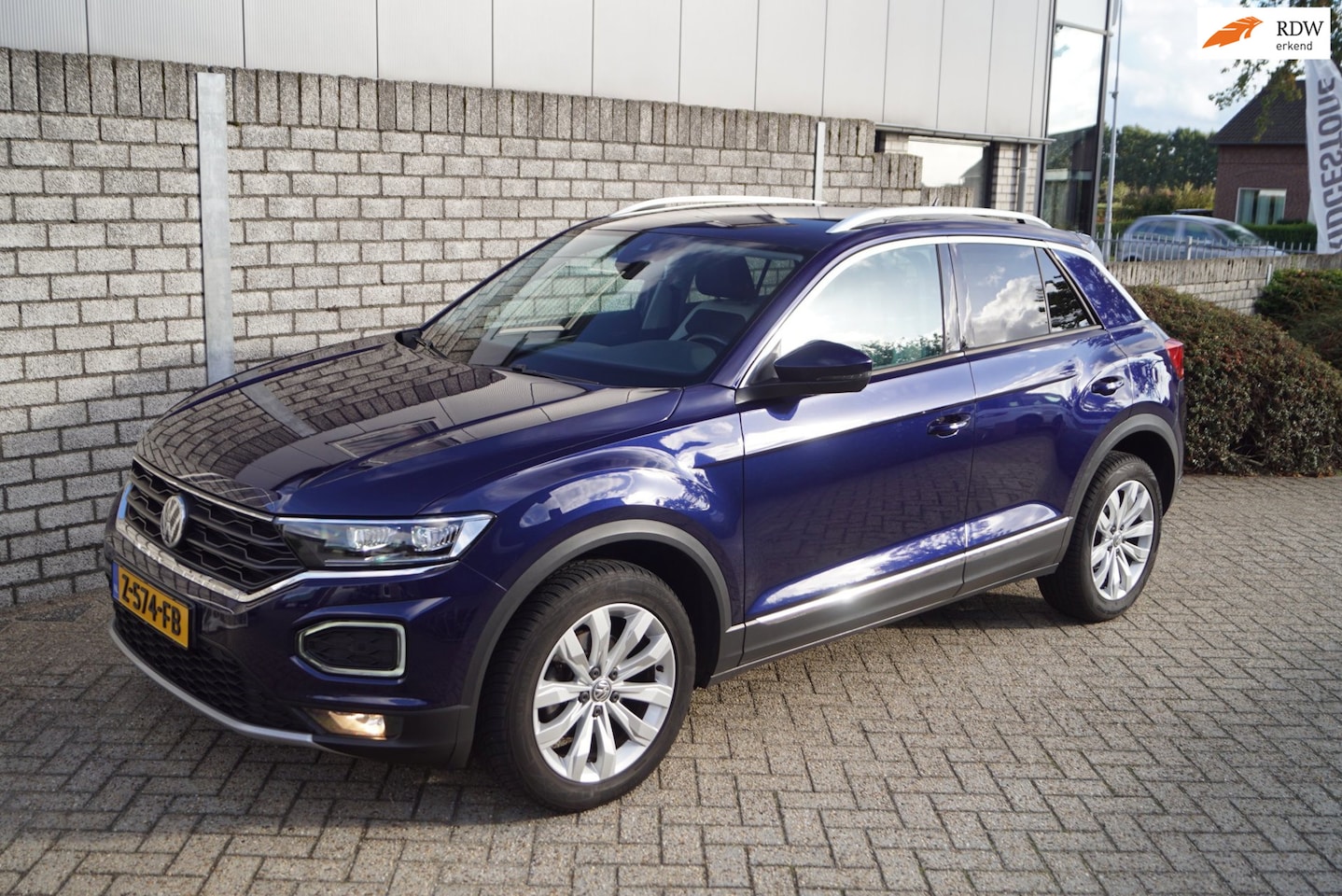 Volkswagen T-Roc - 1.5 TSI Sport Stoel/Stuurverw Sportst Navi Camera Clima Adaptieve Cruise Apple Carplay LED - AutoWereld.nl