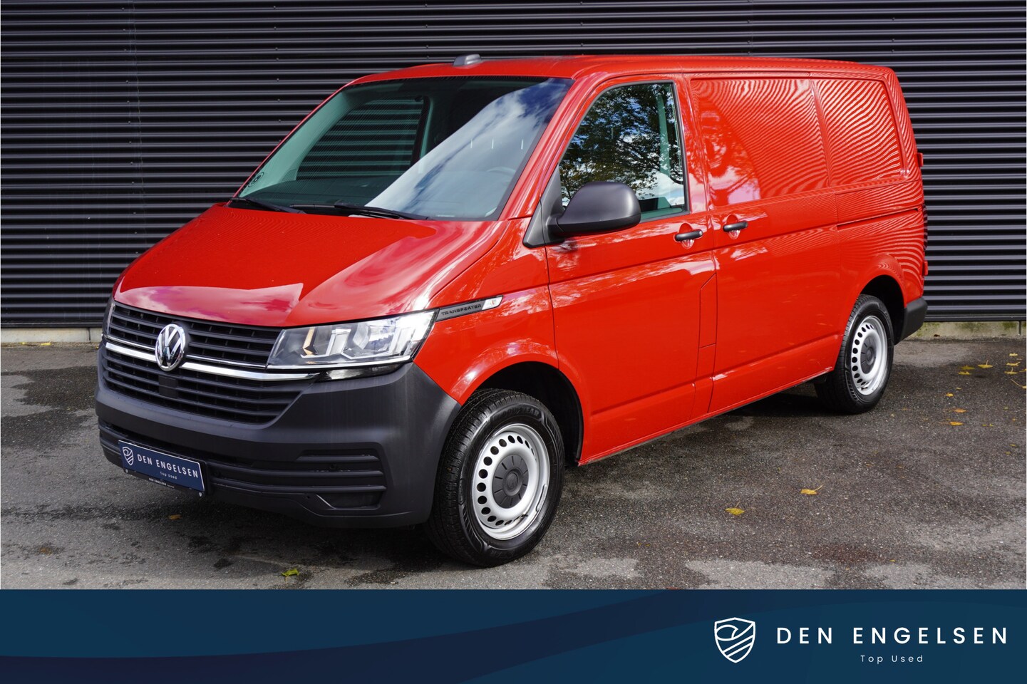 Volkswagen Transporter - 150pk Automaat 2x Schuifdeur ACC Cruise control Apple Carplay Camera Parkeersensoren Stand - AutoWereld.nl