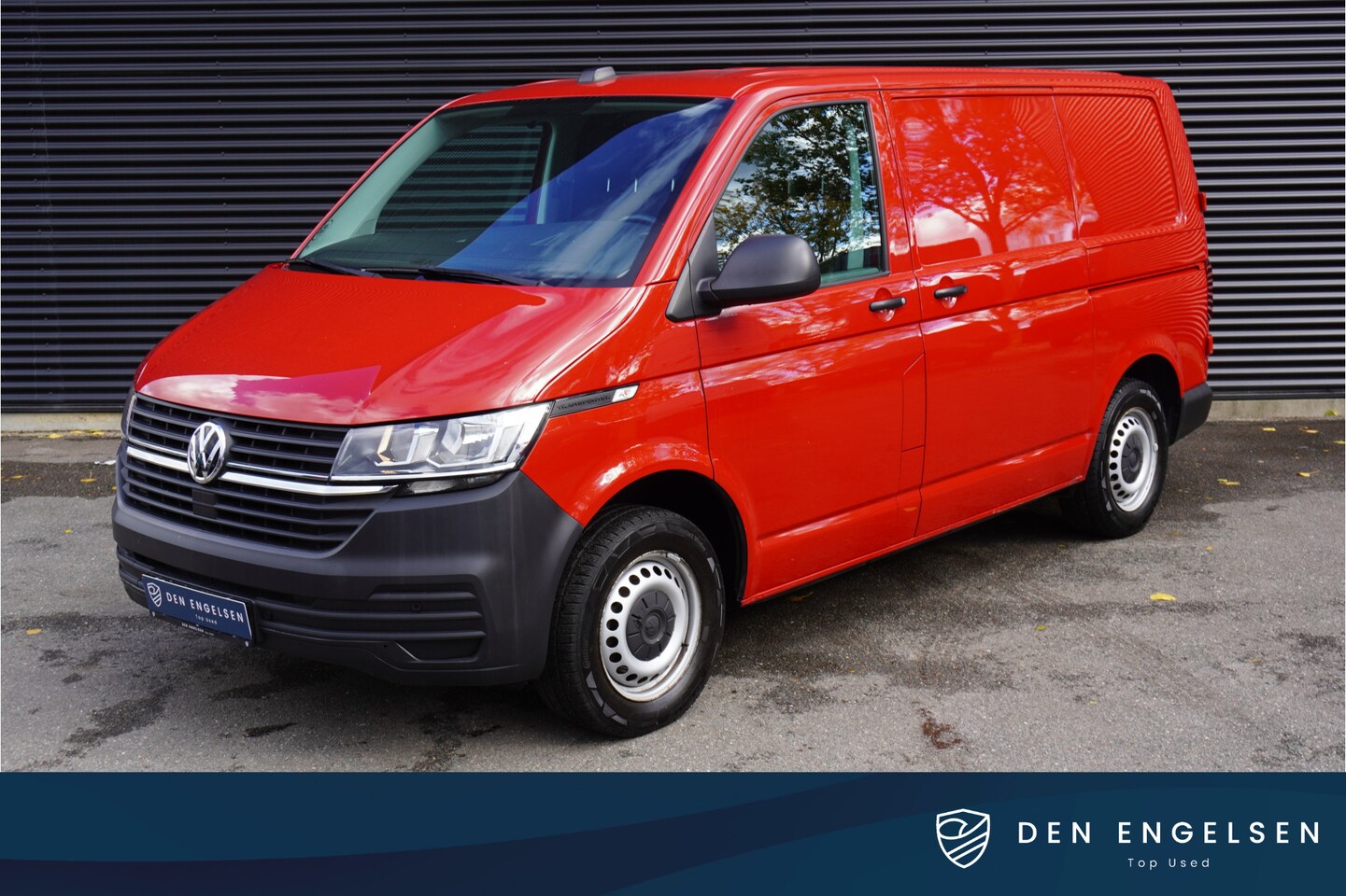 Volkswagen Transporter - 150pk Automaat 2x Schuifdeur ACC Cruise control Apple Carplay Camera Parkeersensoren Stand - AutoWereld.nl