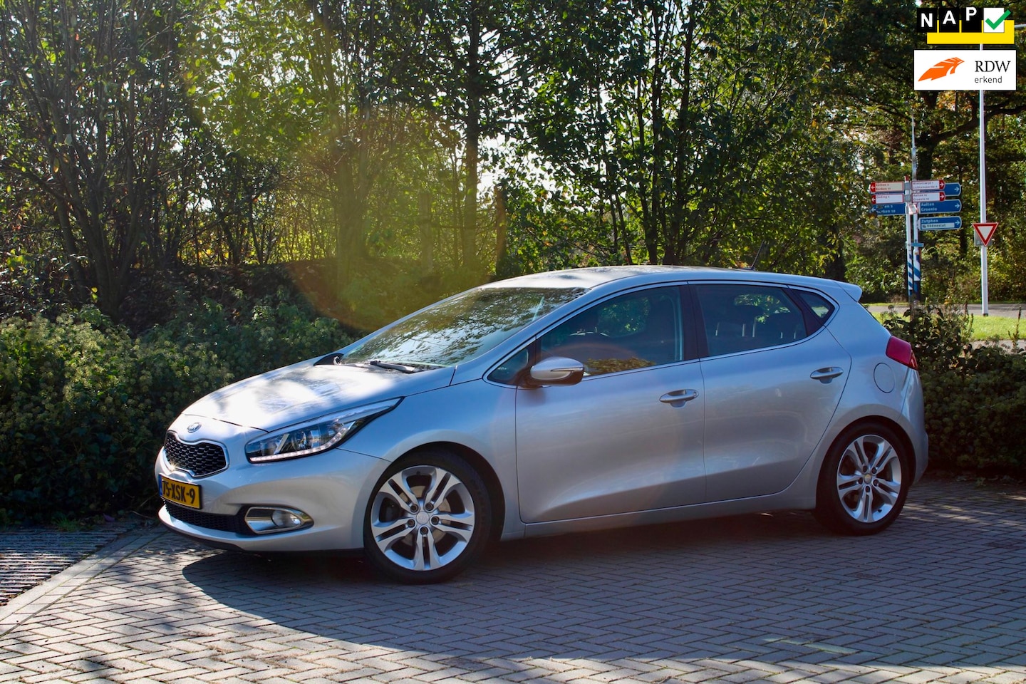 Kia Cee'd - 1.6 GDI Plus Pack|dealer onderhouden|2e eigenaar - AutoWereld.nl