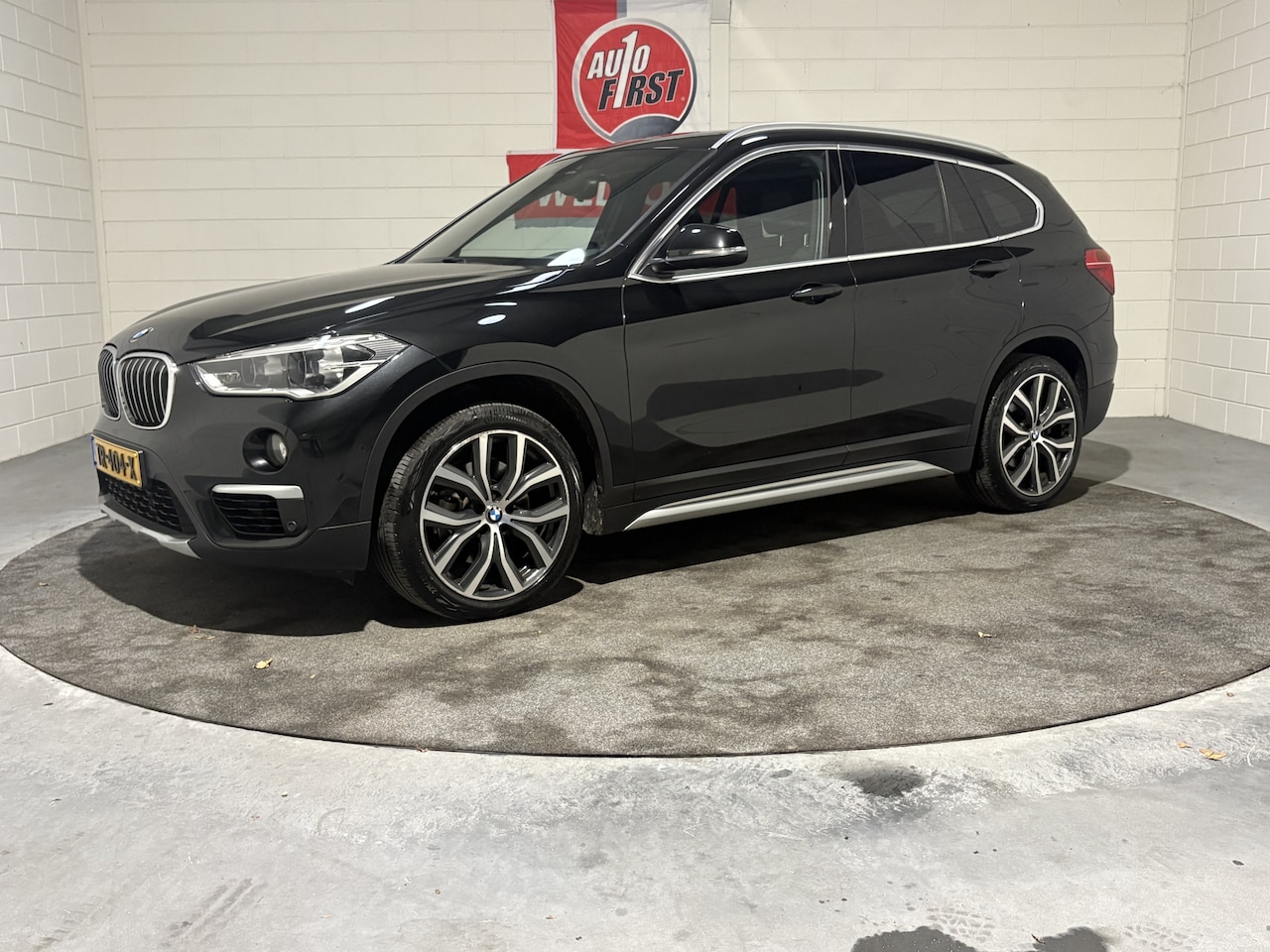 BMW X1 - sDrive20i Orange Edition II, Leder, Cruise, Clima, Navi, NL auto, Prijs incl. nieuwe apk, - AutoWereld.nl