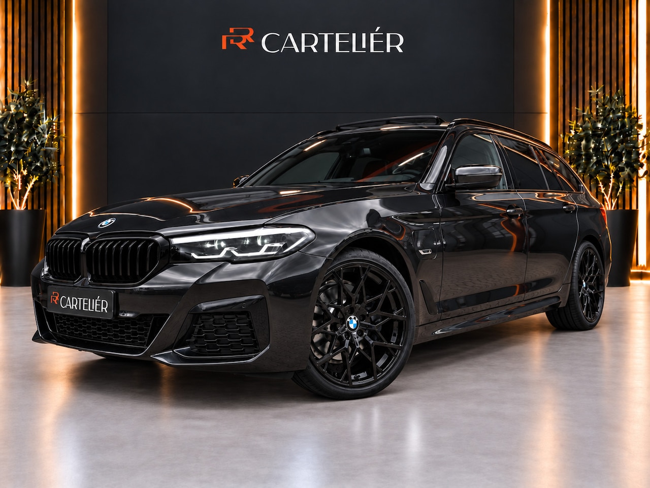 BMW 5-serie Touring - 530e xDrive M-Sport | Pano | LED | Leder | Memory | PDC | Cruise | Stoelverwarming | Carpl - AutoWereld.nl