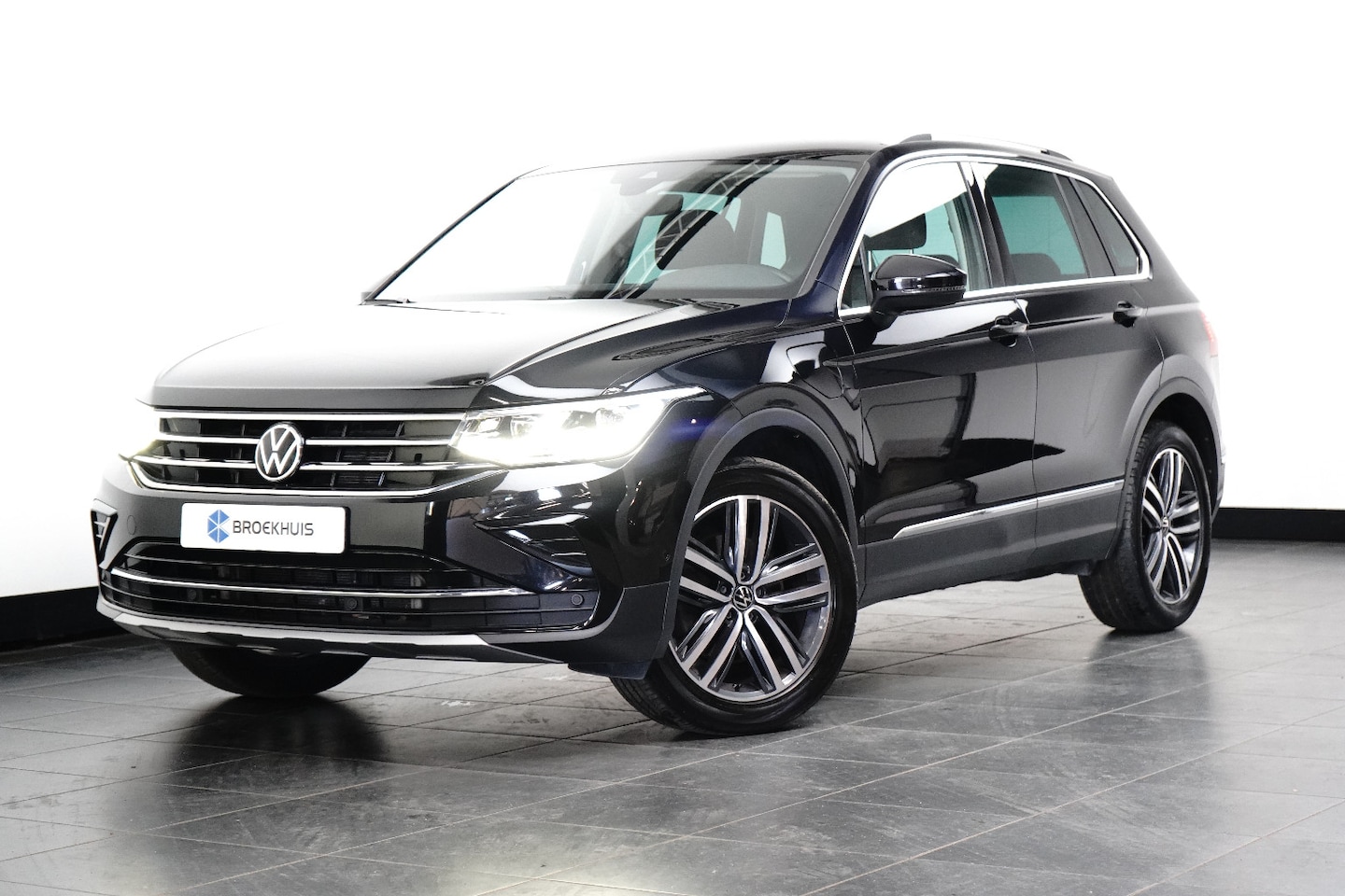 Volkswagen Tiguan - 1.4 eHybrid 245 pk elegance 6-DSG | Wegklapbare Trekhaak | Achteruitrijcamera | Cruise con - AutoWereld.nl