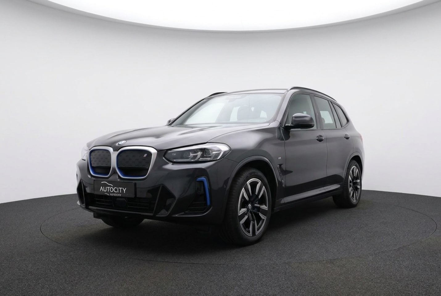 BMW iX3 - Executive 80 kWh 100% SOH M Sport | Pano | Leder | Memory | Carplay | ACC - AutoWereld.nl