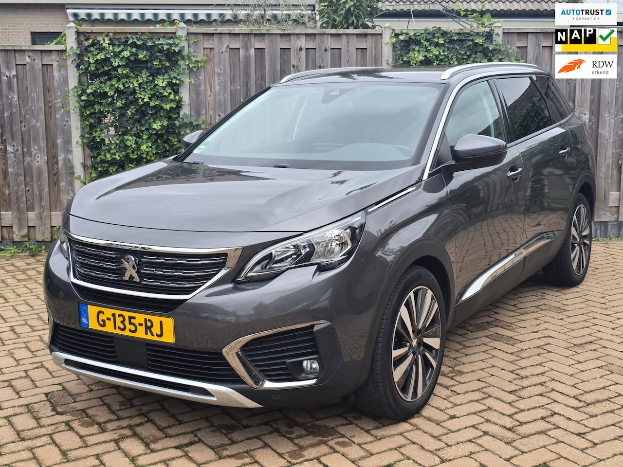 Peugeot 5008 - 1.2 PureTech Blue Lease Premium CAM,TREKHAAK,7-PERS, D-Riem V.V. 10/2024. - AutoWereld.nl
