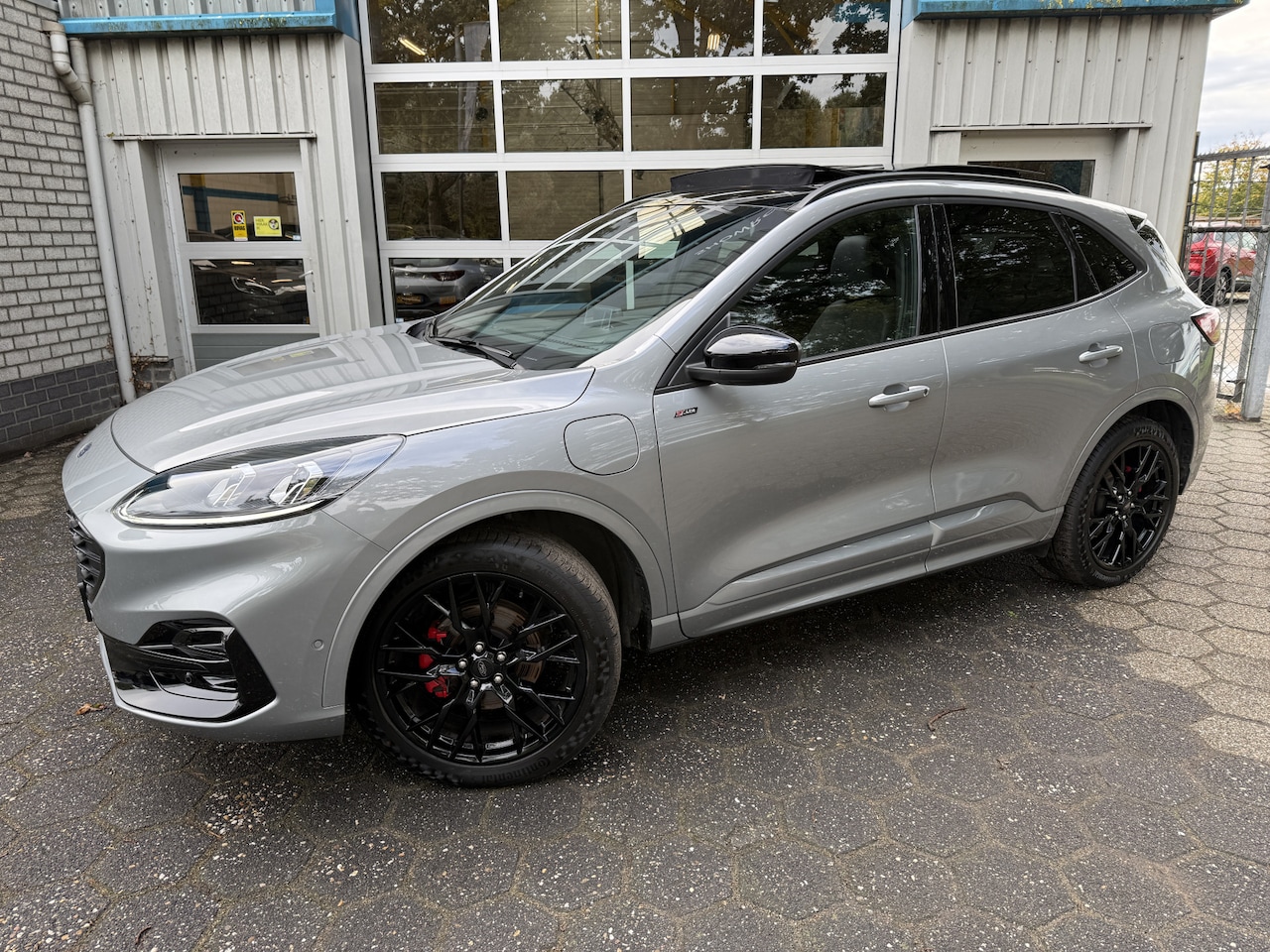 Ford Kuga - 2.5 PHEV ST-Line X Black Pack / Panoramadak open - AutoWereld.nl
