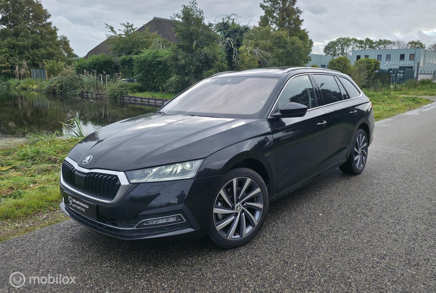 Skoda Octavia Combi - 1.4 TSI iV PHEV / Pano / El. Trekhaak - AutoWereld.nl