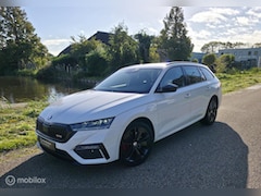 Skoda Octavia Combi - 1.4 TSI RS iV PHEV / Carplay / Side ass