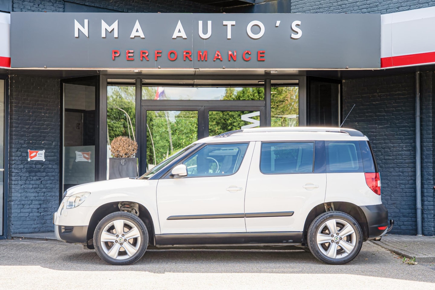 Skoda Yeti 1.8 TSI 160 ch 4x4 Elegance • Toit pano • GPS • Attelage • Radars AV/AR • Sièges chauffants