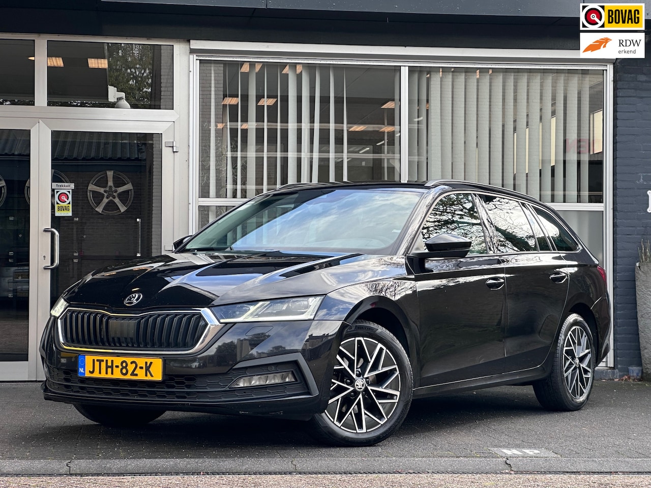 Skoda Octavia Combi - 2.0 TDI CRUISE / LANE / MASSAGE / AUTO - AutoWereld.nl
