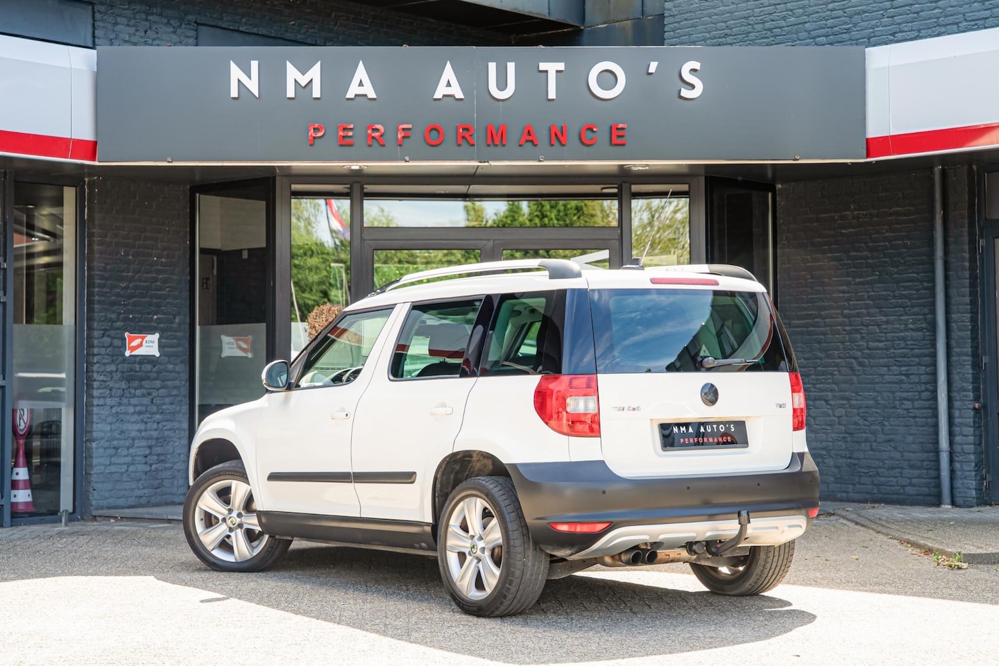 Skoda Yeti 1.8 TSI 160 ch 4x4 Elegance • Toit pano • GPS • Attelage • Radars AV/AR • Sièges chauffants
