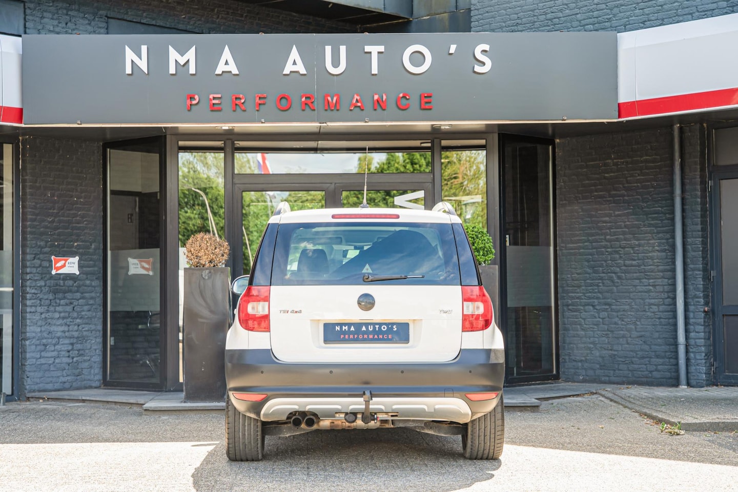 Skoda Yeti 1.8 TSI 160 ch 4x4 Elegance • Toit pano • GPS • Attelage • Radars AV/AR • Sièges chauffants