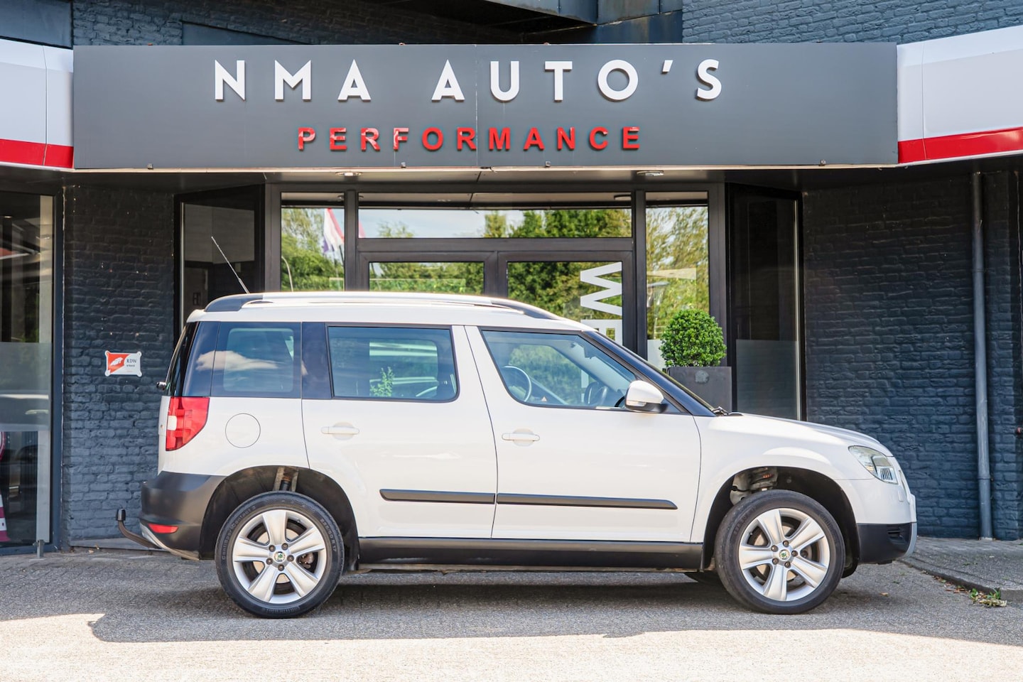 Skoda Yeti 1.8 TSI 160 ch 4x4 Elegance • Toit pano • GPS • Attelage • Radars AV/AR • Sièges chauffants