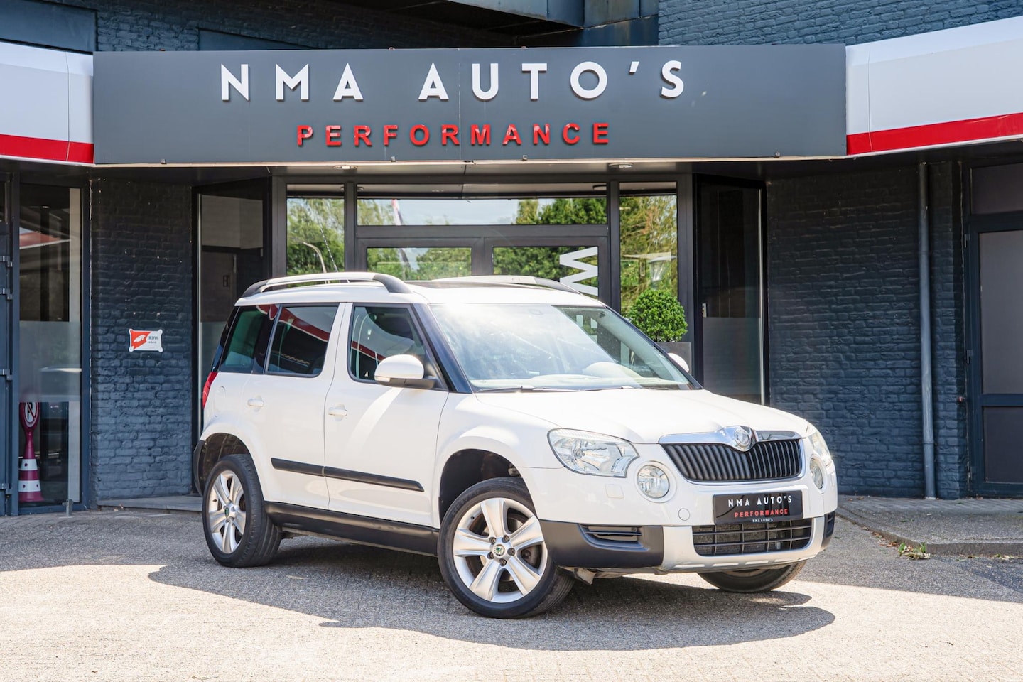 Skoda Yeti 1.8 TSI 160 ch 4x4 Elegance • Toit pano • GPS • Attelage • Radars AV/AR • Sièges chauffants