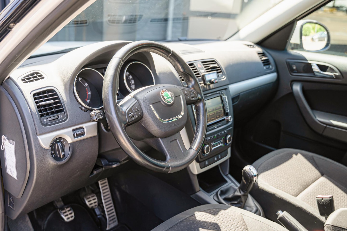 Skoda Yeti 1.8 TSI 160 ch 4x4 Elegance • Toit pano • GPS • Attelage • Radars AV/AR • Sièges chauffants