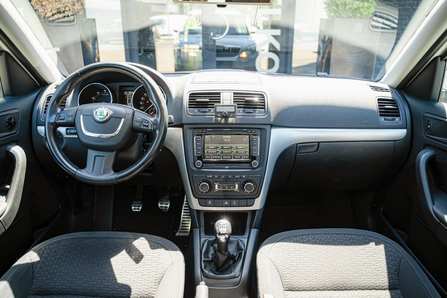Skoda Yeti 1.8 TSI 160 ch 4x4 Elegance • Toit pano • GPS • Attelage • Radars AV/AR • Sièges chauffants