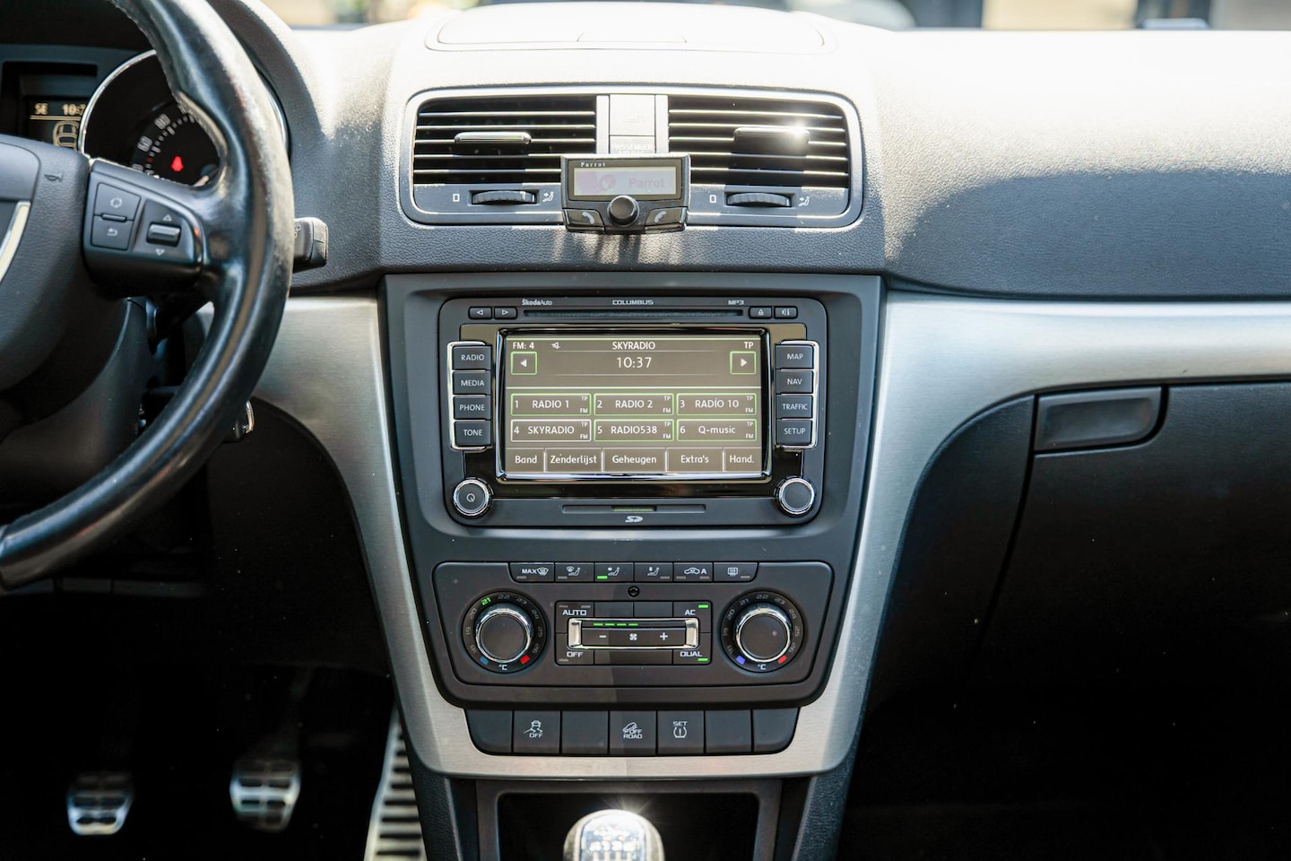 Skoda Yeti 1.8 TSI 160 ch 4x4 Elegance • Toit pano • GPS • Attelage • Radars AV/AR • Sièges chauffants
