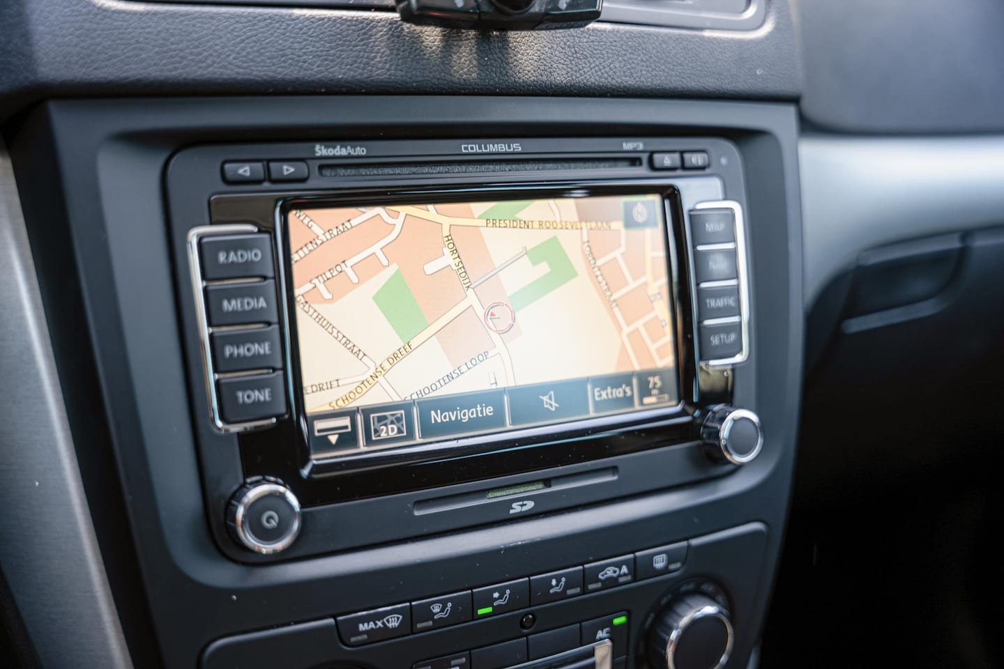 Skoda Yeti 1.8 TSI 160 ch 4x4 Elegance • Toit pano • GPS • Attelage • Radars AV/AR • Sièges chauffants
