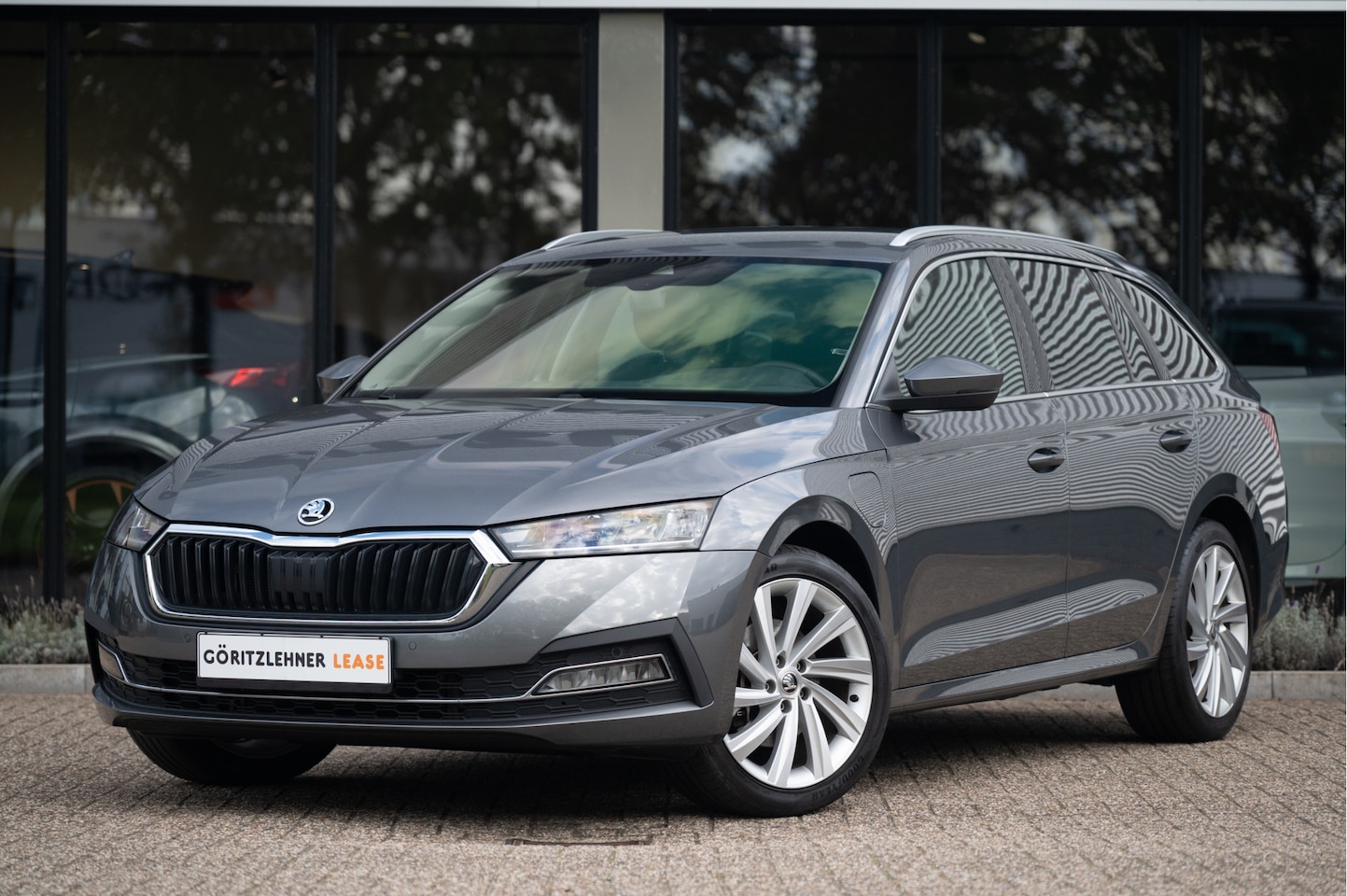 Skoda Octavia Combi - 1.4 TSI iV PHEV Business Edition | El. Trekhaak | Travel Assist | HUD | Camera | 18" | - AutoWereld.nl