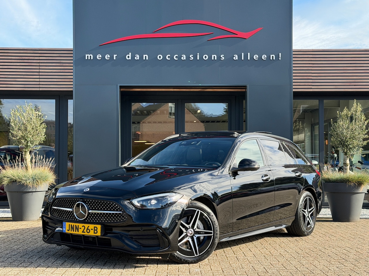 Mercedes-Benz C-klasse - 300 E AMG Line | Panoramadak | Burmester | Trekhaak | HUD | Memory | Sfeerverlichting | Ke - AutoWereld.nl
