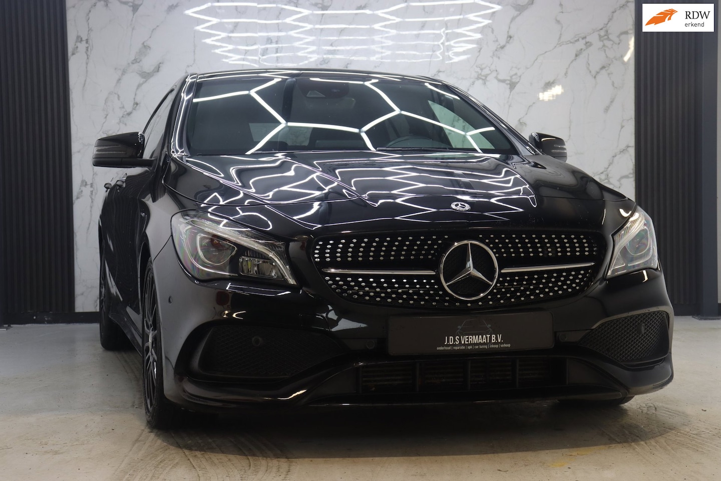 Mercedes-Benz CLA-klasse Shooting Brake - 180 Business Solution AMG Upgrade Edition Carbon Standkachel Sfeerverlichting - AutoWereld.nl